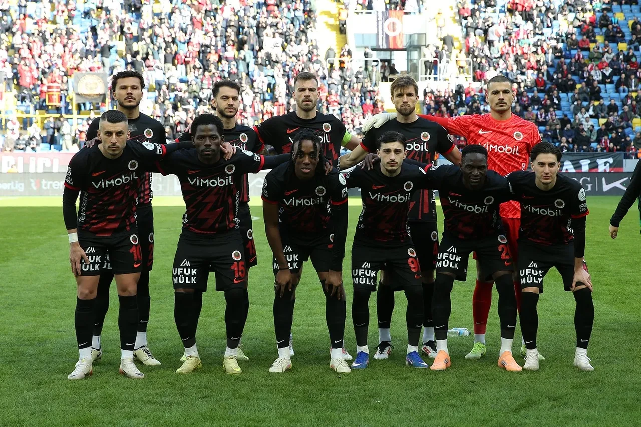 Galatasaray'dan Fenerbahçe'ye tarihi fark: Süper Lig'de kadro tarifesi!