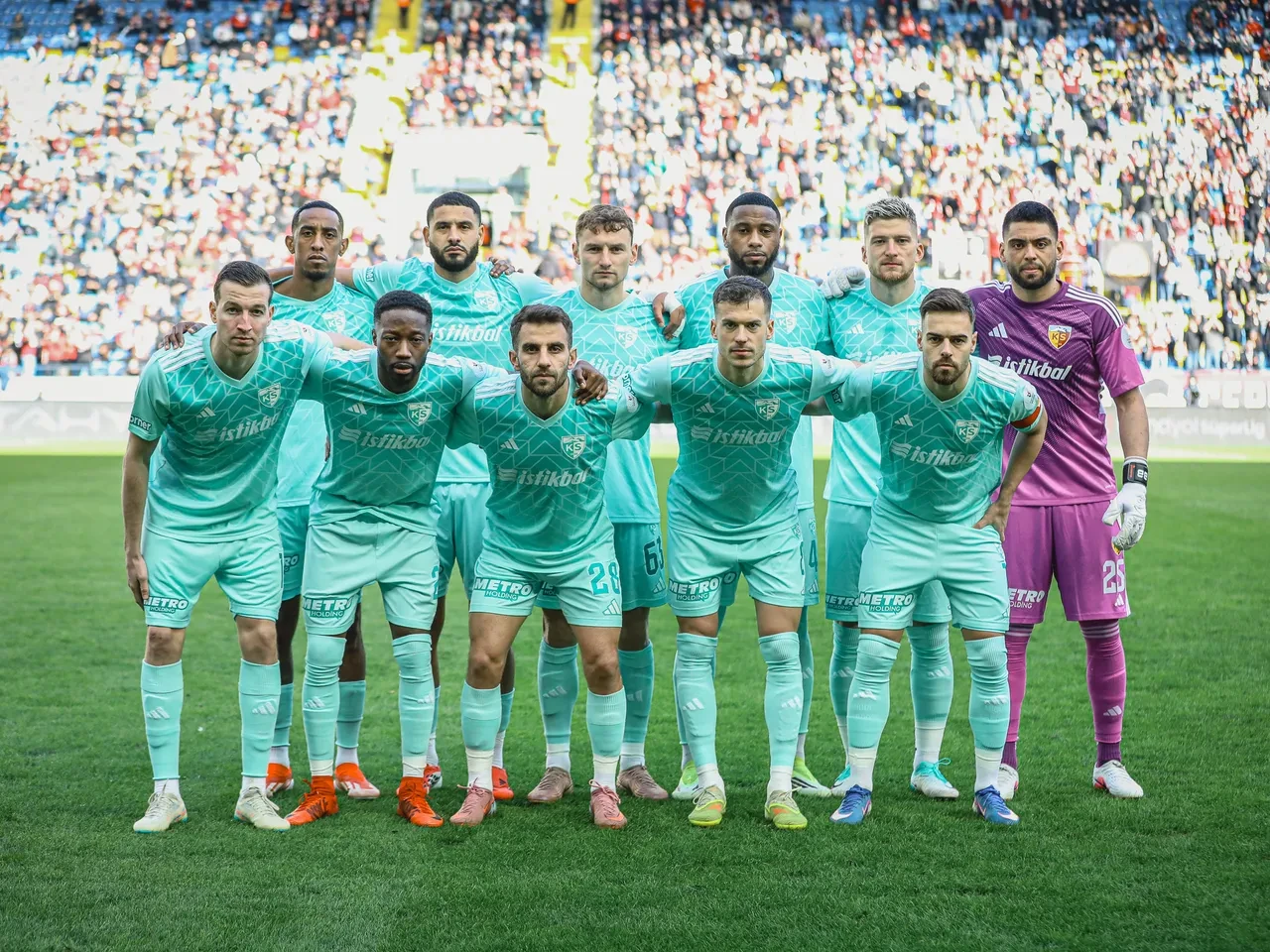 Galatasaray'dan Fenerbahçe'ye tarihi fark: Süper Lig'de kadro tarifesi!