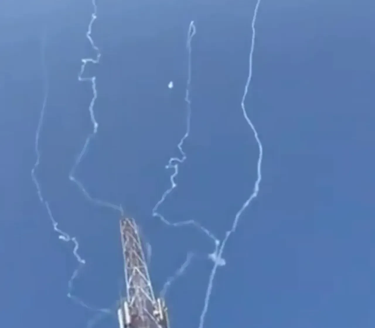 İran savaşı şiddetleniyor! Tel Aviv'e yoğun füze saldırısı