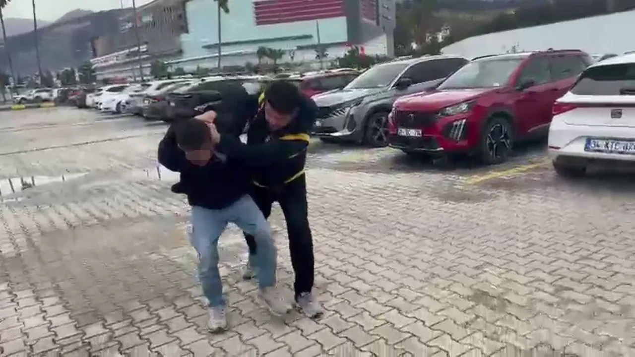 Kadınlar tuvaletinde kabine saklandı! 4 ay boyunca 15 kadını gizlice videoya aldı: Sapık tutuklandı 