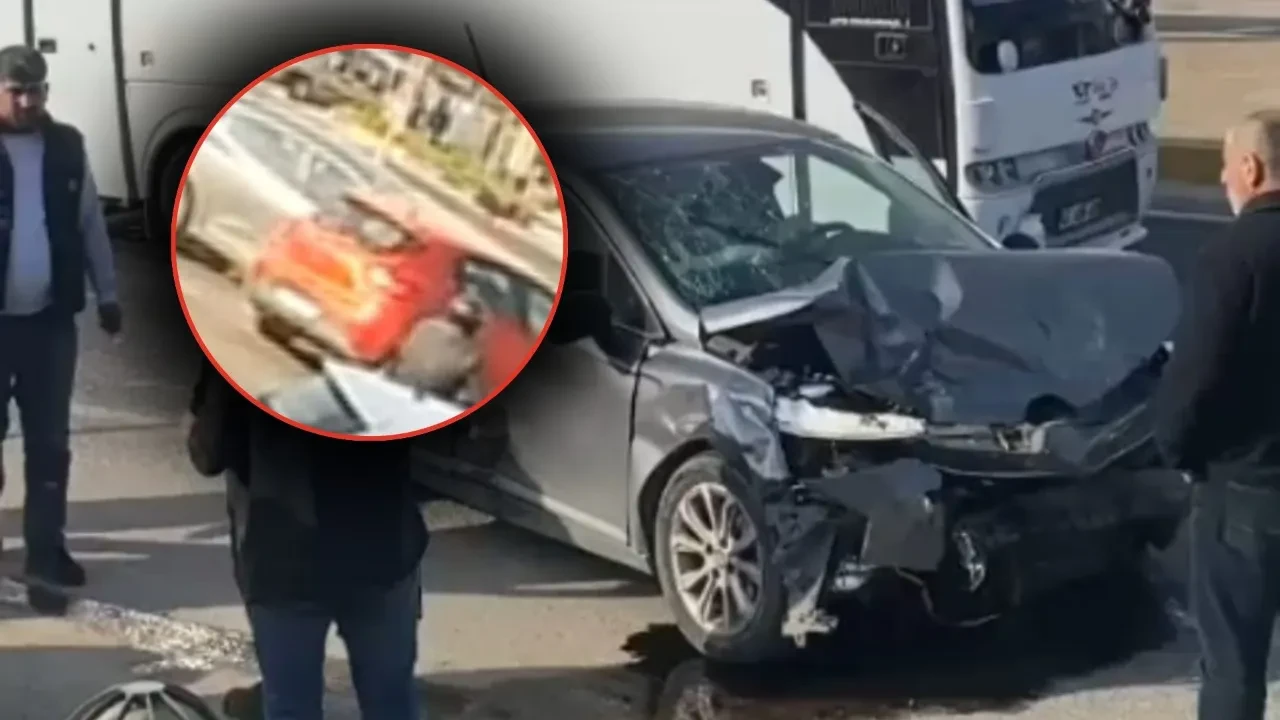 Kavşakta otomobiller kafa kafaya çarpıştı! 3 kişinin yaralandığı kaza anı kamerada