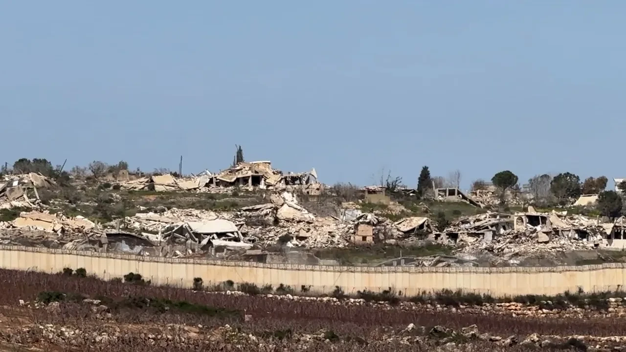 Lübnan'ın güneyindeki Kefr Kila köyündeki yıkım böyle görüntülendi! 