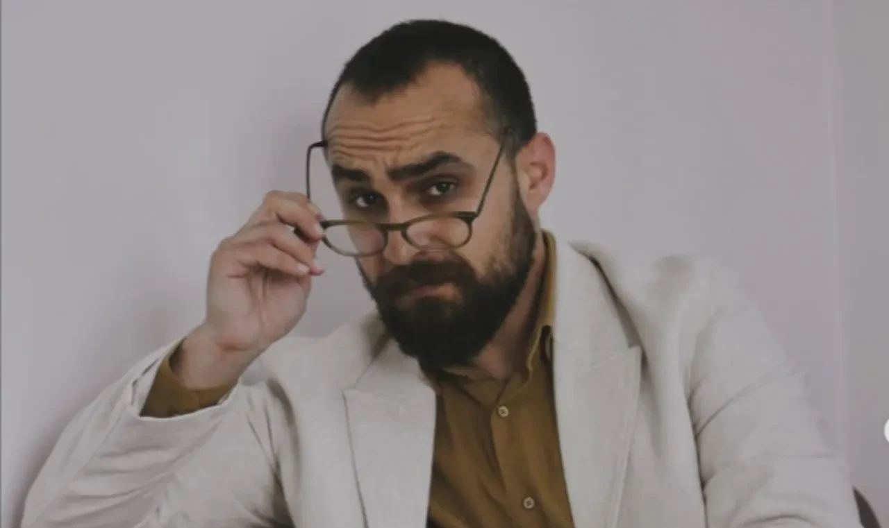 Oyuncu Savaş Satış, cezaları duyunca aracındaki binlerce liralık ses sistemini çöpe attı