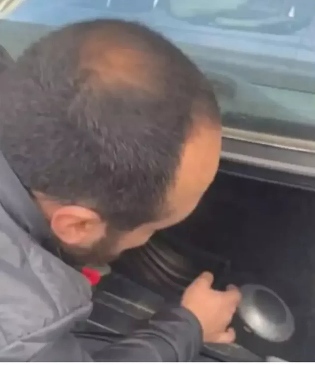 Oyuncu Savaş Satış, cezaları duyunca aracındaki binlerce liralık ses sistemini çöpe attı