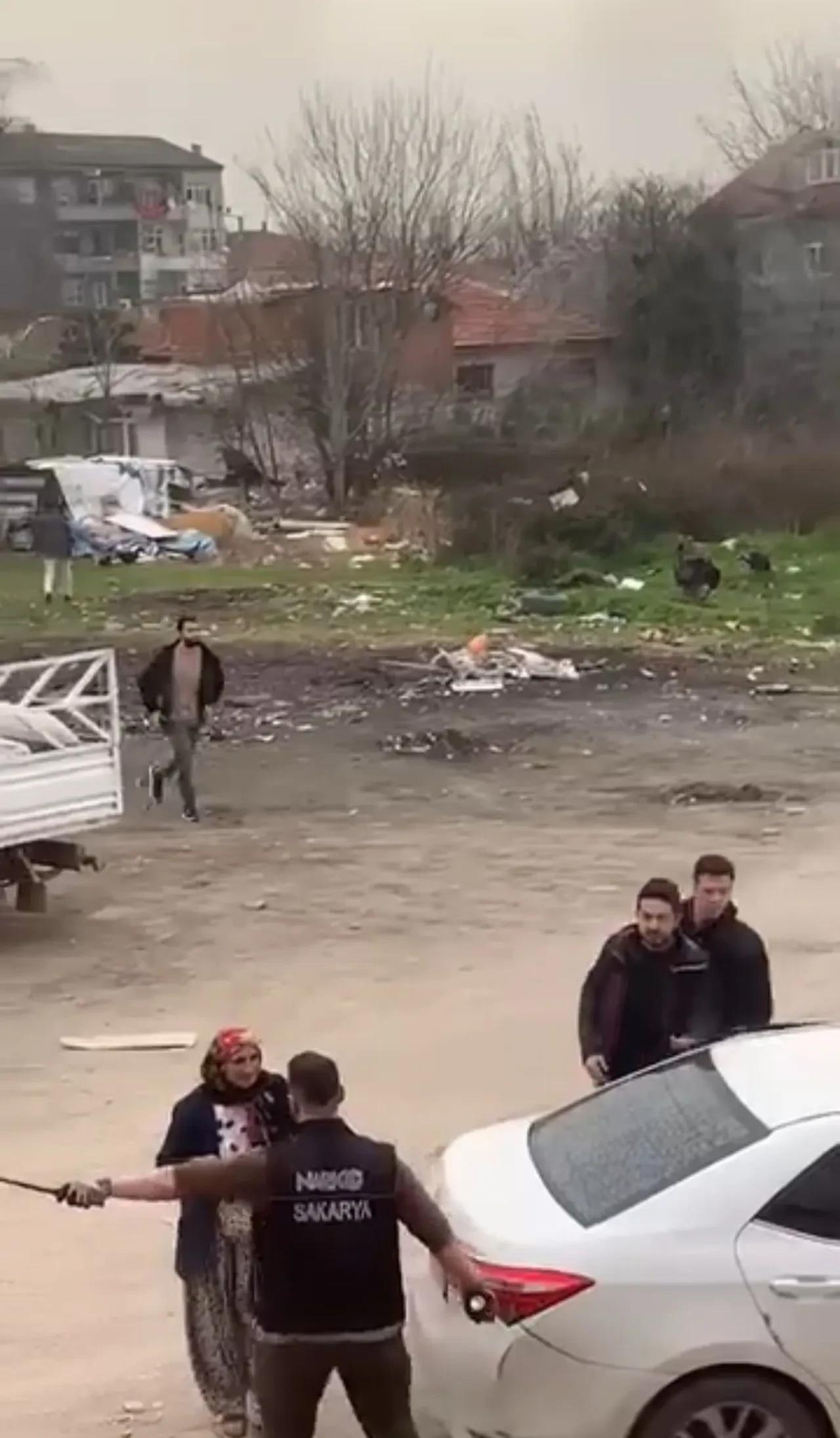 Sakarya'da hareketli operasyon! Polis ekiplerine direndiler