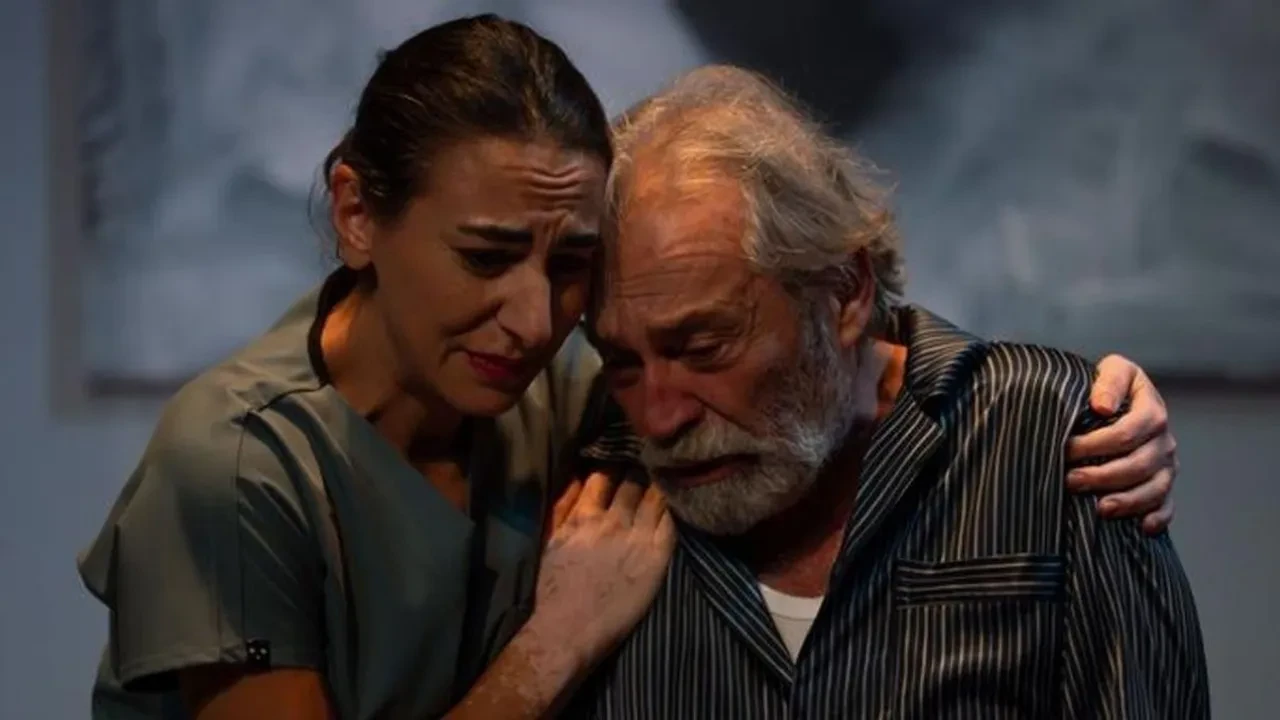 Sinem Kobal'dan manidar Haluk Bilginer paylaşımı! "Kalbimi kırsa da..."