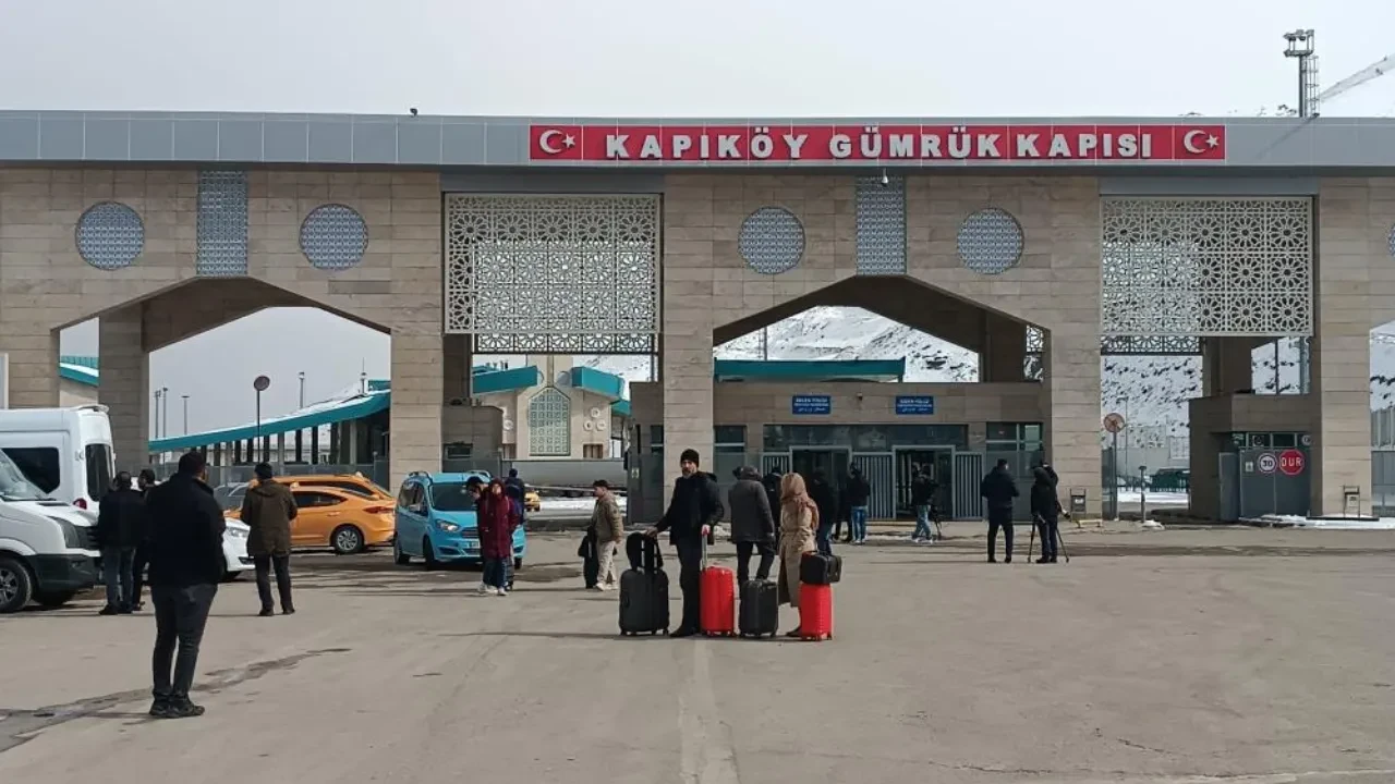 Türkiye'deki İranlılar ülkesine dönüyor: 'Önce vatanımız'