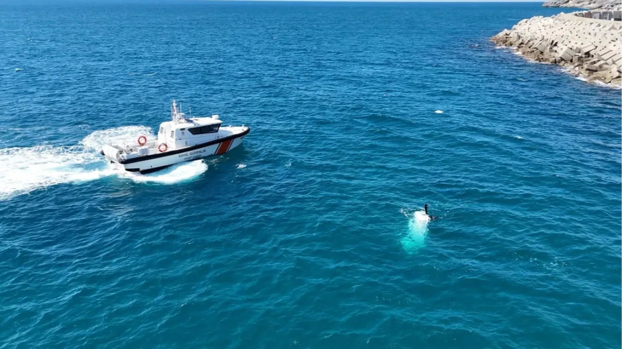 Antalya'da balıkçı teknesi battı! Denizde can pazarı yaşandı: 3 kişi son anda kurtuldu