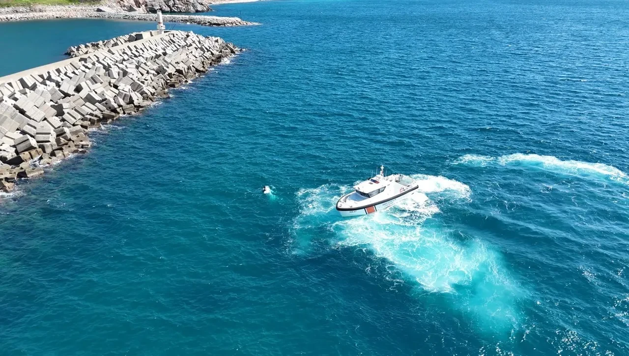 Antalya'da balıkçı teknesi battı! Denizde can pazarı yaşandı: 3 kişi son anda kurtuldu