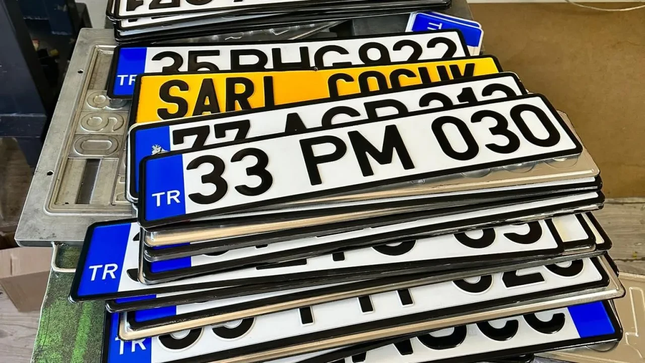 APP plaka olduğu nasıl anlaşılır, nedir? Şoförler odası APP plaka basıyor mu, plakalarda karekod (QR) zorunlu mu?