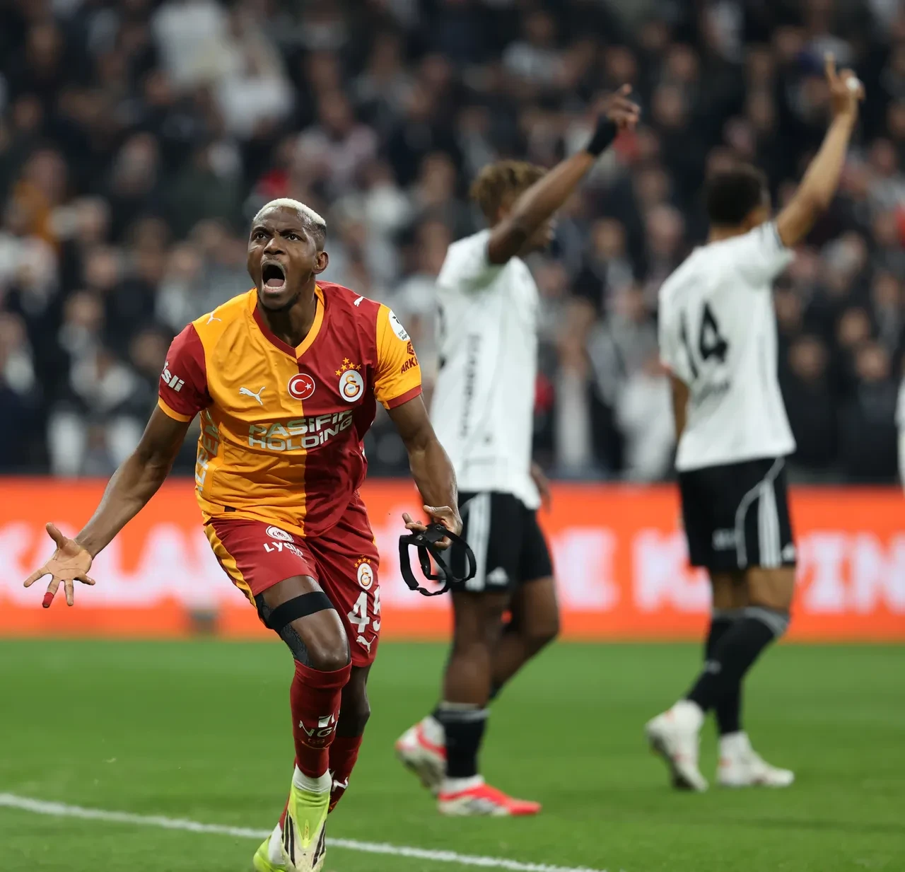 Galatasaray Beşiktaş deplasmanında kazandı: Dolmabahçe'deki derbi heyecanı sona erdi!