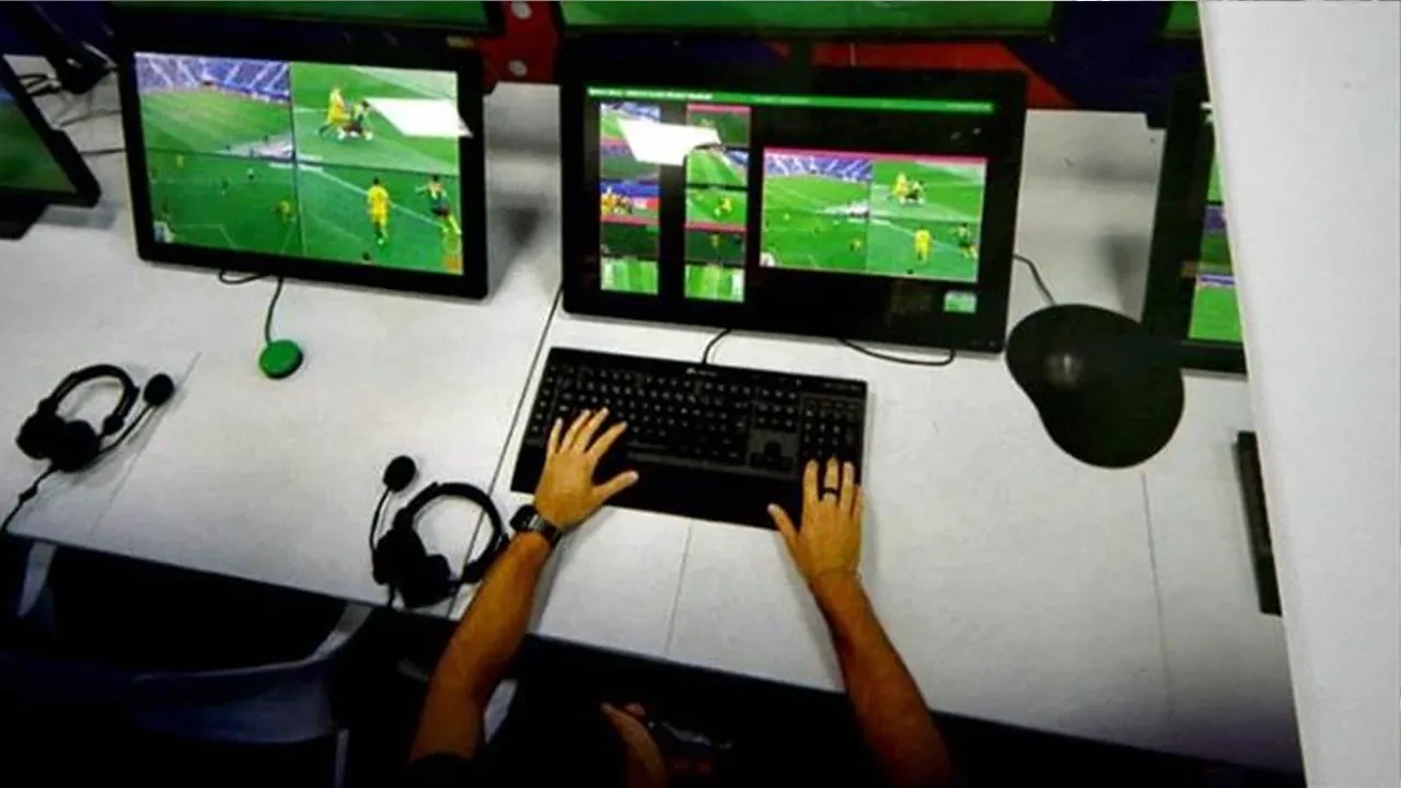 Beşiktaş-Galatasaray derbisinin VAR hakemi belli oldu