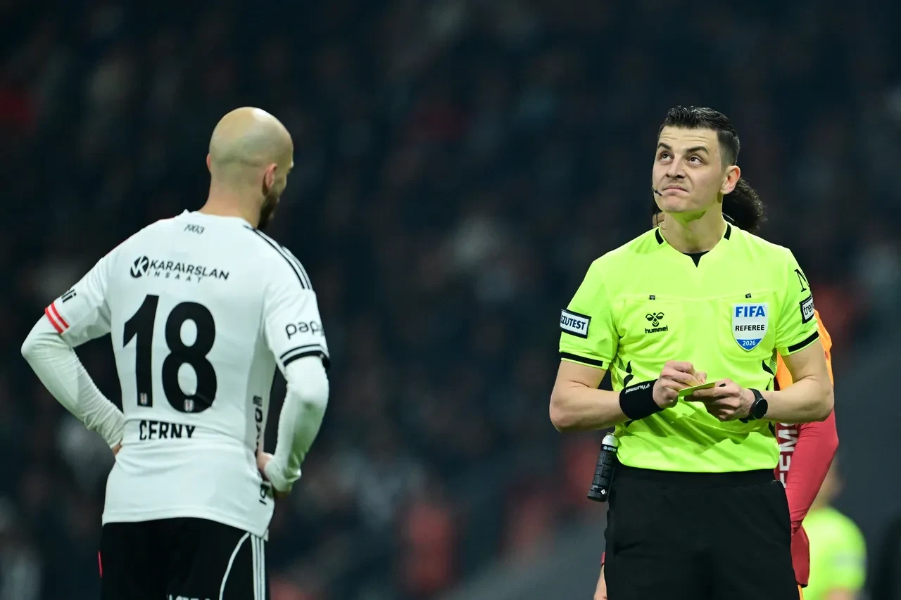 Beşiktaş ve Galatasaray'dan art arda hakem mesajları!