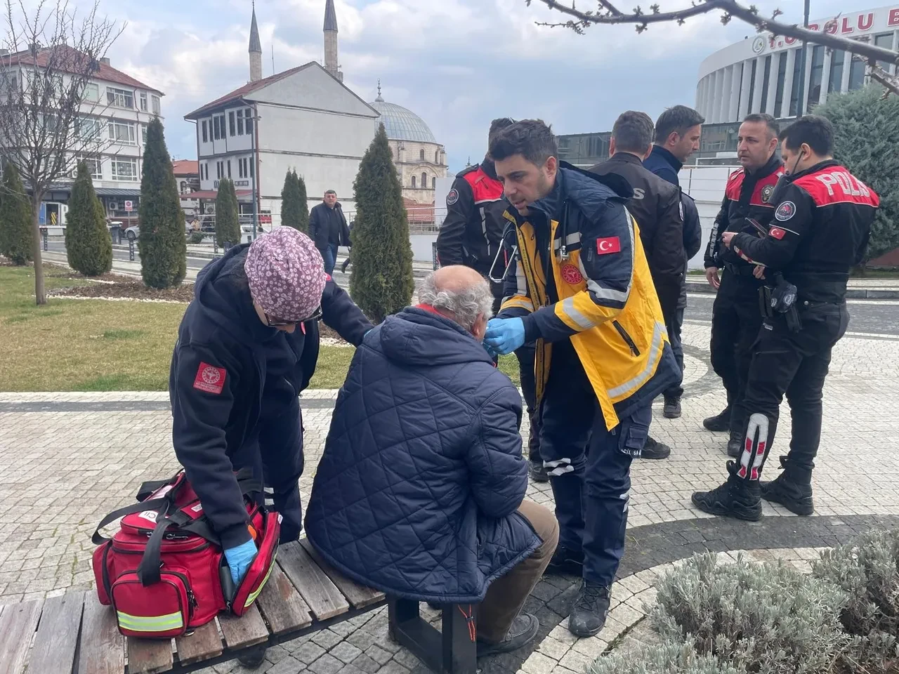 Erkek öğrenciye yaşlı adamdan sözlü taciz iddiası! Darbederek hastanelik etti