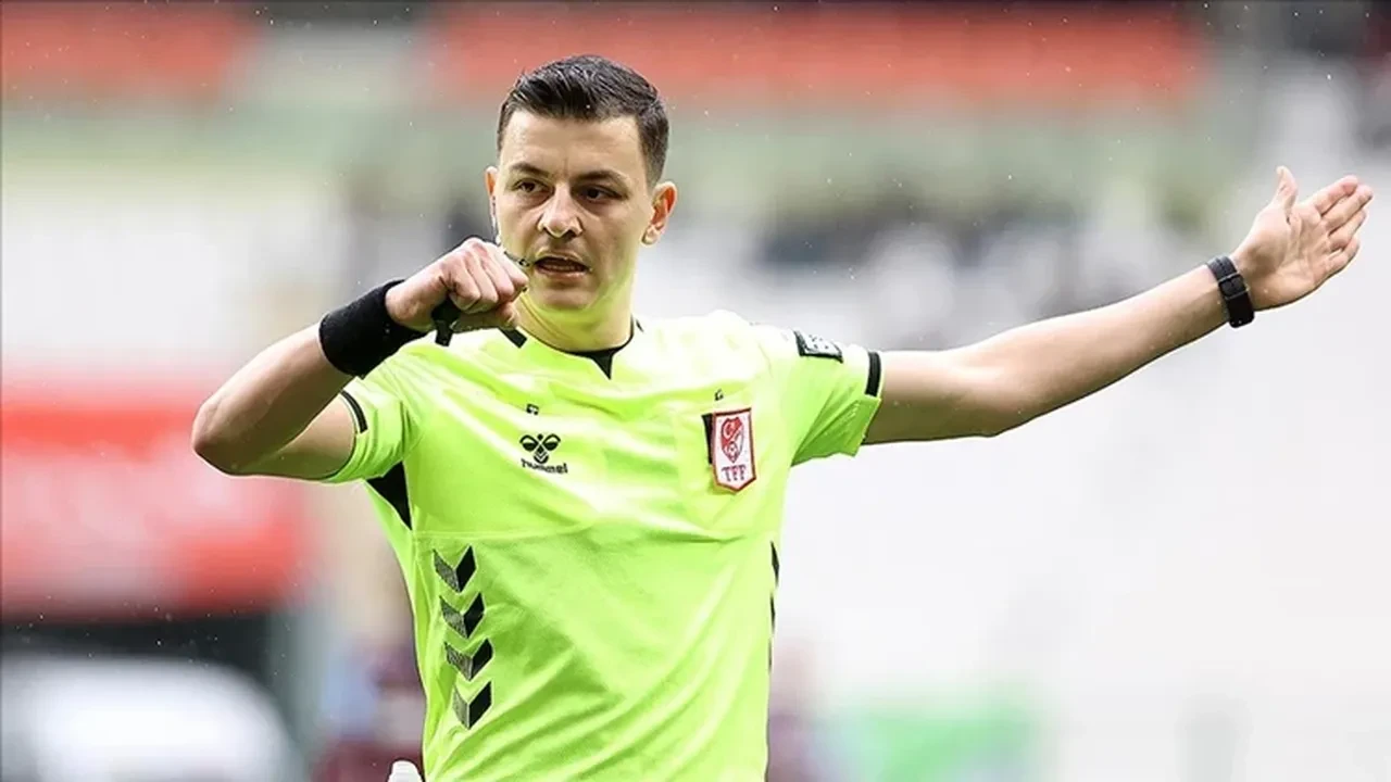 Süper Lig'de dev derbi heyecanı: 17 maçtır bileği bükülmeyen Kartal, lidere karşı! İşte Beşiktaş ve Galatasaray'ın 11'leri...