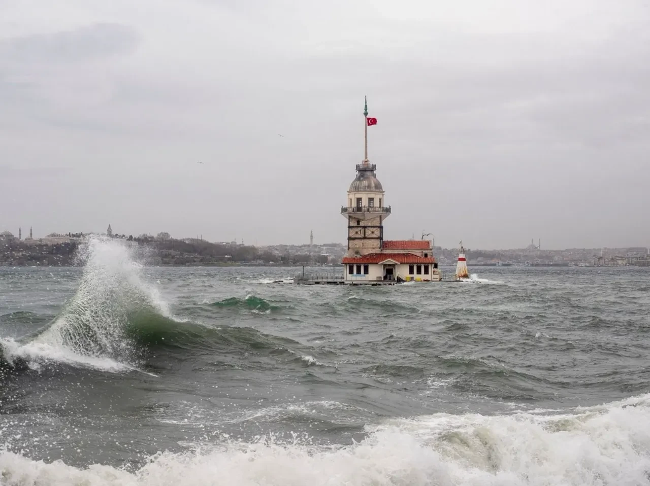 AKOM'dan soğuk hava ve poyraz uyarısı: Hava sıcaklıkları 10 derece birden düşecek