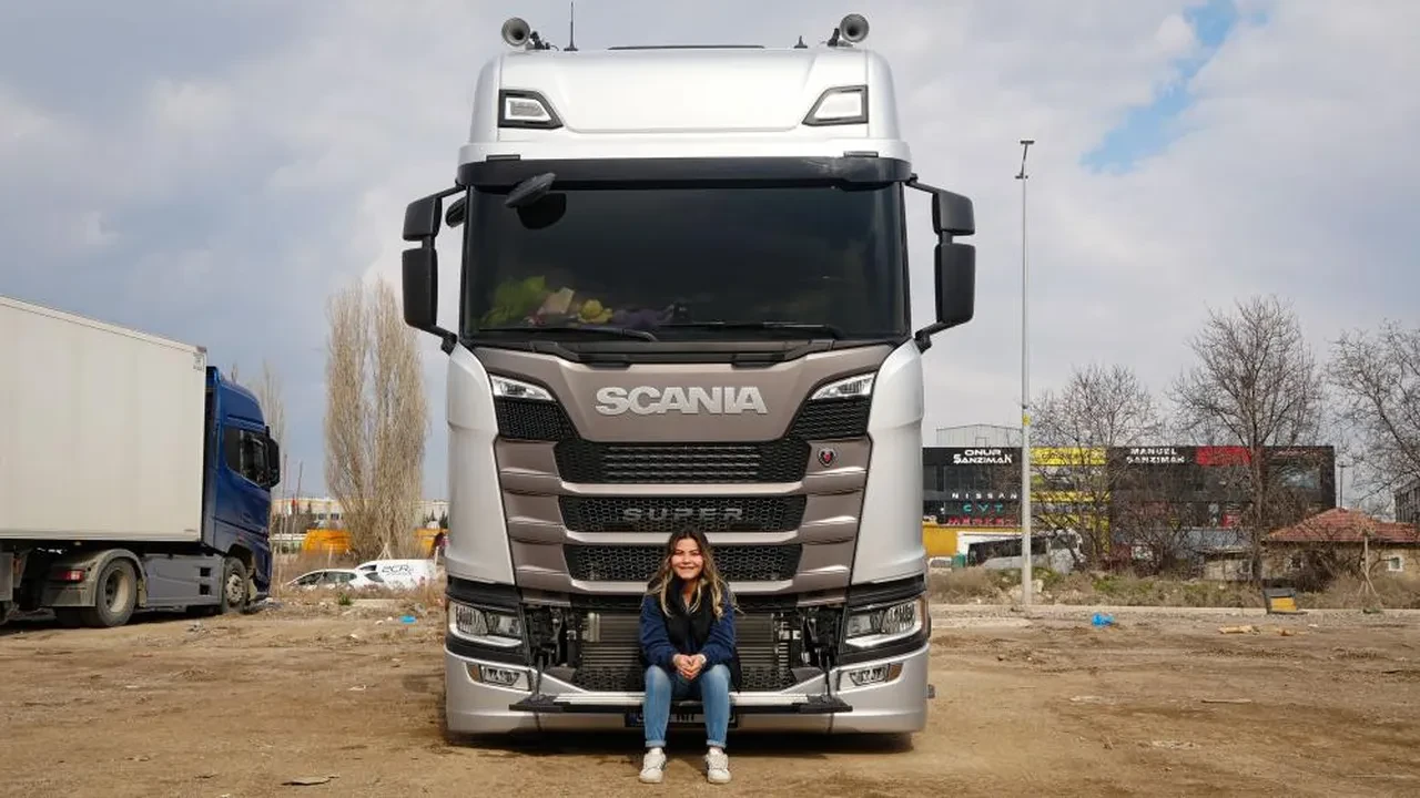 Ayda ortalama 15-16 bin kilometre yol yapıyor! İş hayatından sıkıldı, babasının izinden gitti