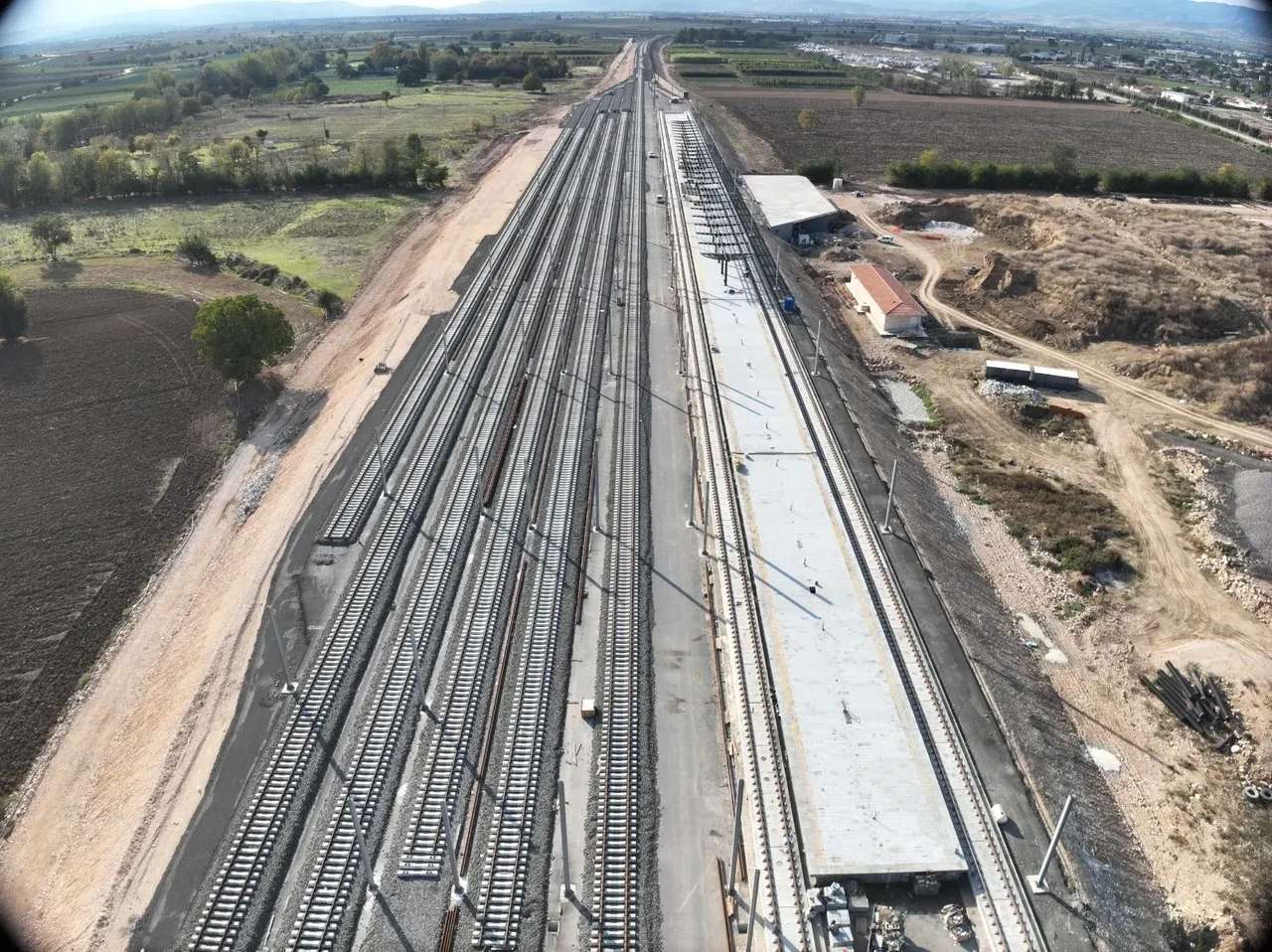 Bir ile daha hızlı tren geliyor! Bakan Uraloğlu duyurdu