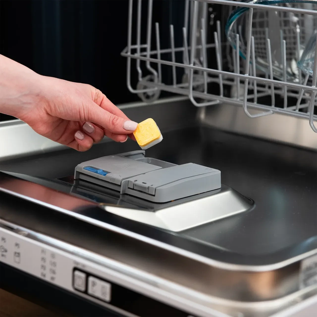 Bulaşık makinesi tabletleri meğer sadece makineye atılmıyormuş! Bu temizlik tüyosunu mutlaka uygulayın