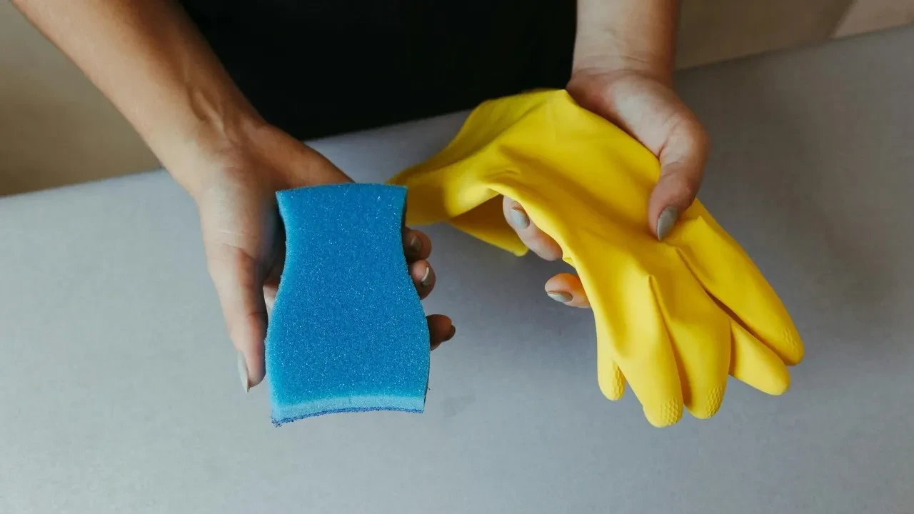 Çamaşır suyuna elveda demeye hazırlanın! Bu yöntemle banyo derzleriniz bembeyaz olacak