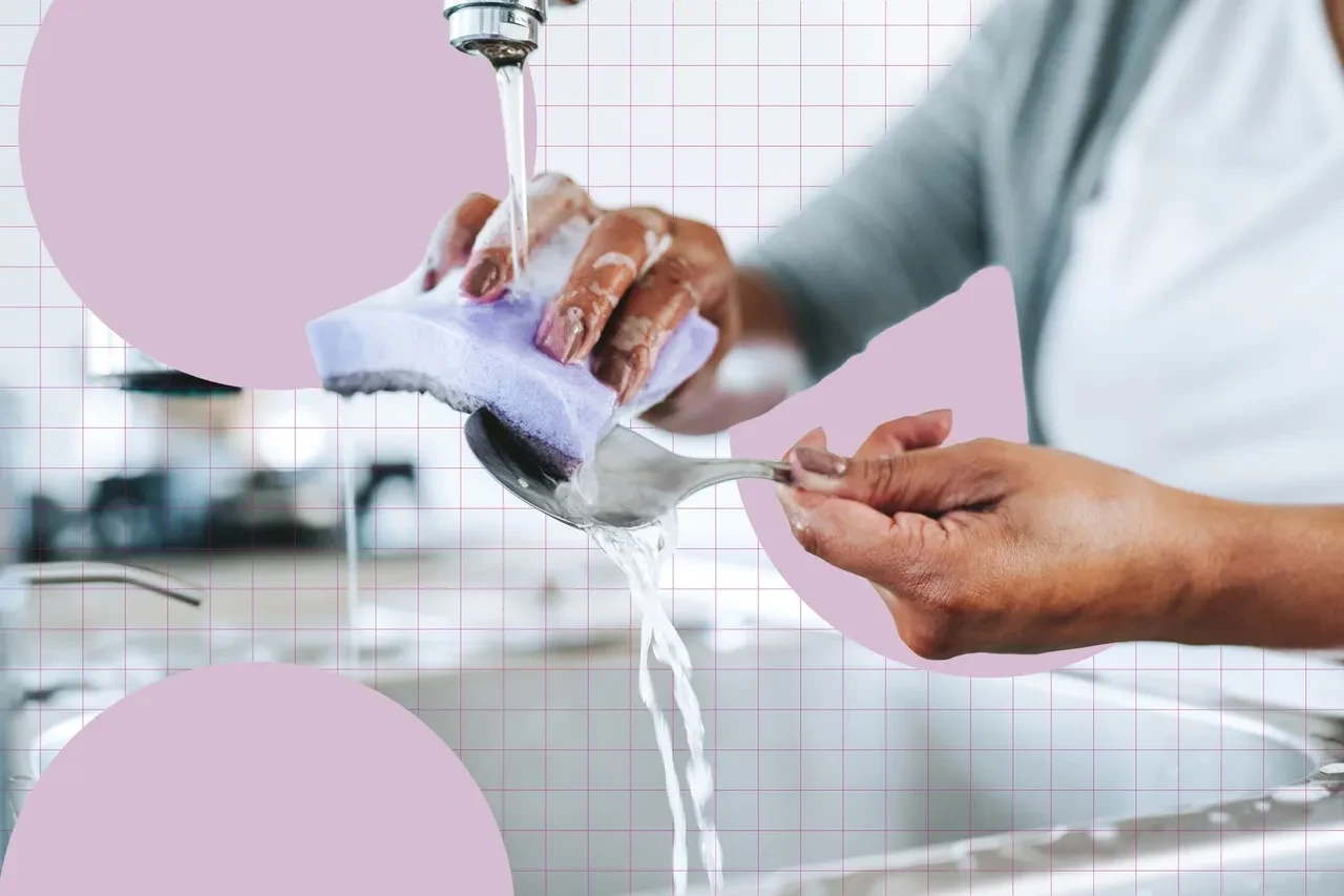 Çamaşır suyuna elveda demeye hazırlanın! Bu yöntemle banyo derzleriniz bembeyaz olacak