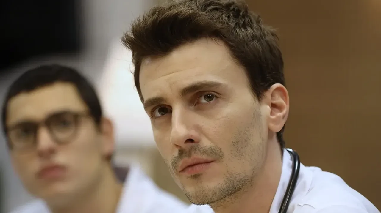 Doktor başka hayatta oyuncuları kimler? Doktor başka hayatta dizisi neyin uyarlaması?