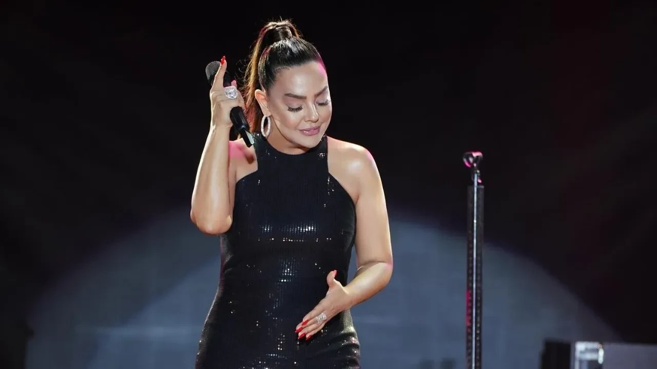 Ebru Gündeş’in ikizi İspanyol çıktı! Sosyal medyada kafa karıştıran Chamo benzerliği