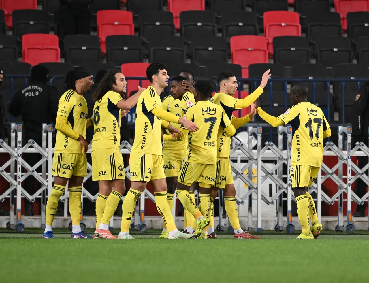 Fenerbahçe Samsunspor maç kadrosu, muhtemel 11! Fenerbahçe'de 5 futbolcu kadroya alınmadı