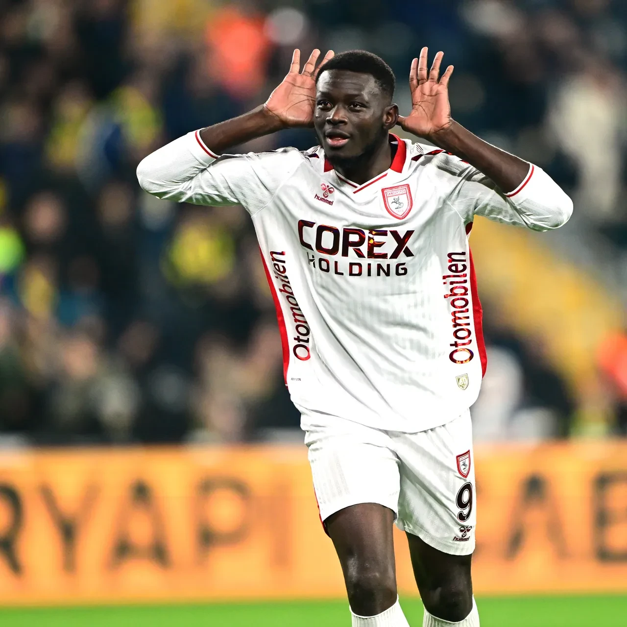 Fenerbahçe Samsunspor'a son dakikalarda karşılık verdi: Süper Lig'deki gol düellosunda sürpriz galibiyet!