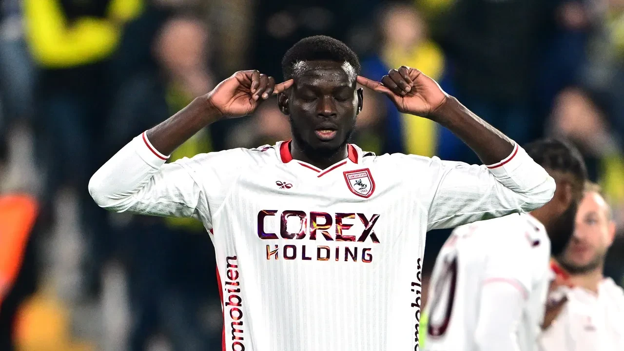 Fenerbahçe Samsunspor'a son dakikalarda karşılık verdi: Süper Lig'deki gol düellosunda sürpriz galibiyet!