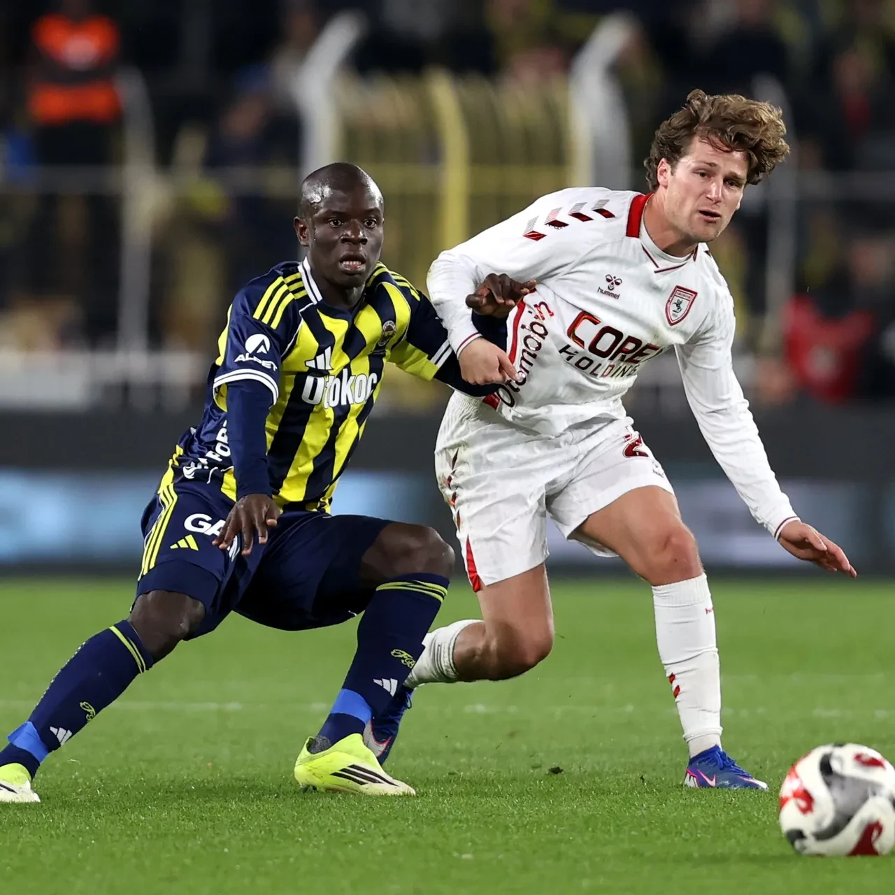 Fenerbahçe Samsunspor'a son dakikalarda karşılık verdi: Süper Lig'deki gol düellosunda sürpriz galibiyet!