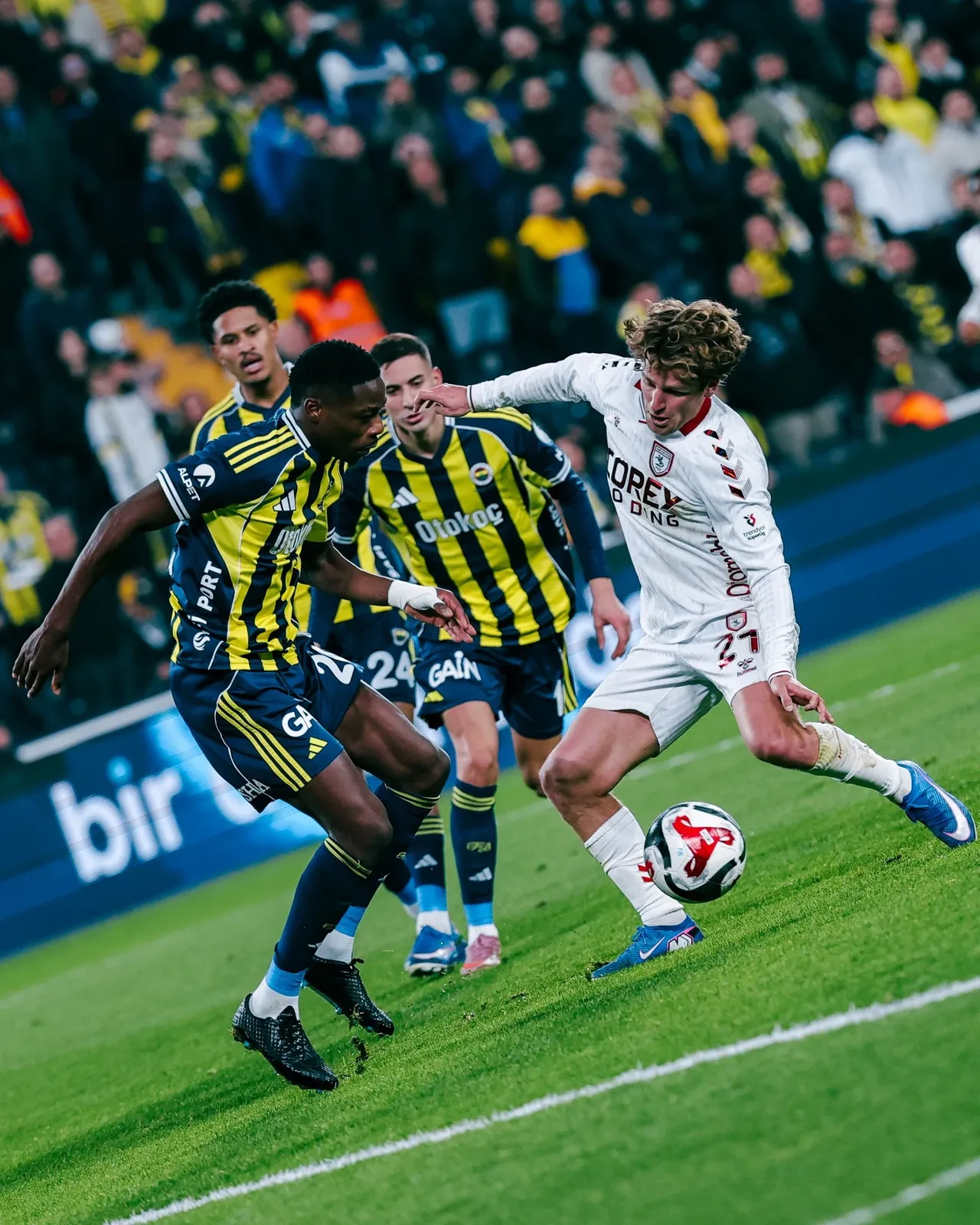 Fenerbahçe Samsunspor'a son dakikalarda karşılık verdi: Süper Lig'deki gol düellosunda sürpriz galibiyet!
