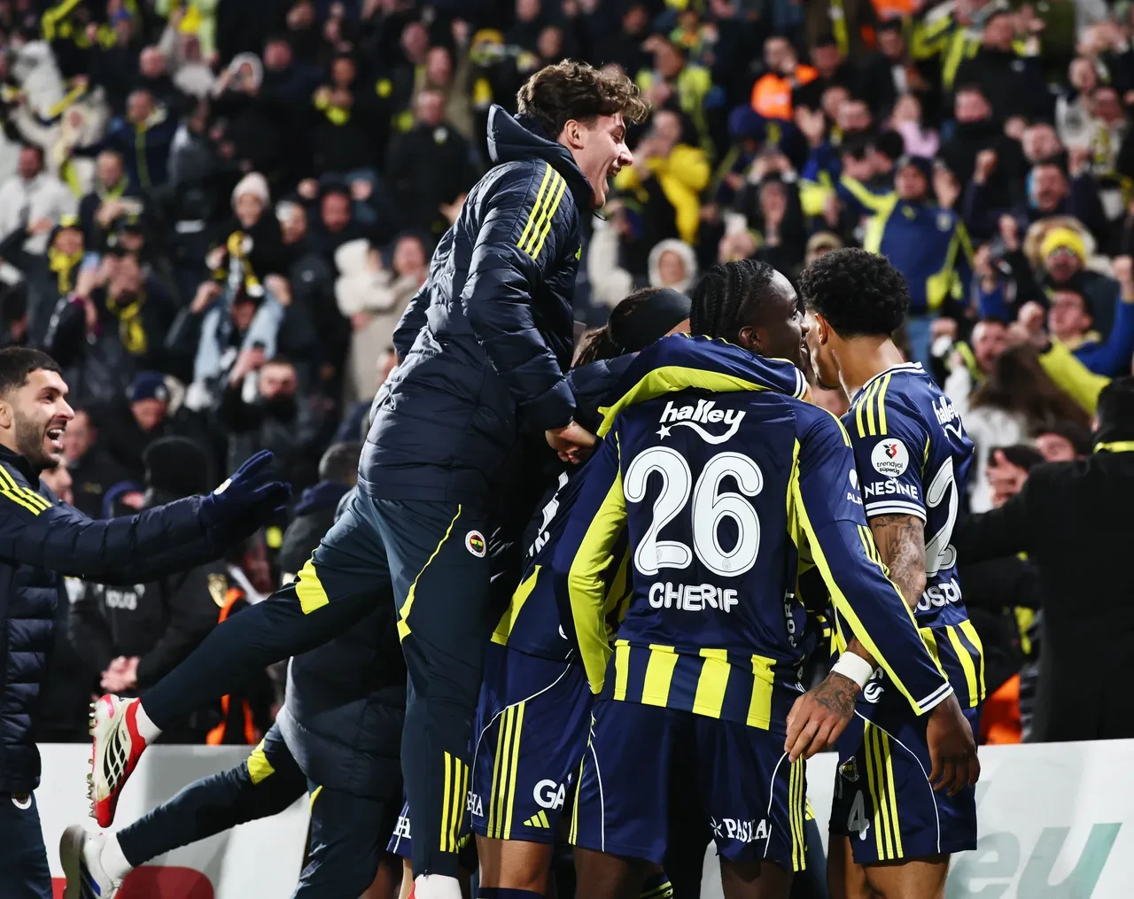 Fenerbahçe'nin son dakika zaferiyle birlikte pozitif atmosfer!