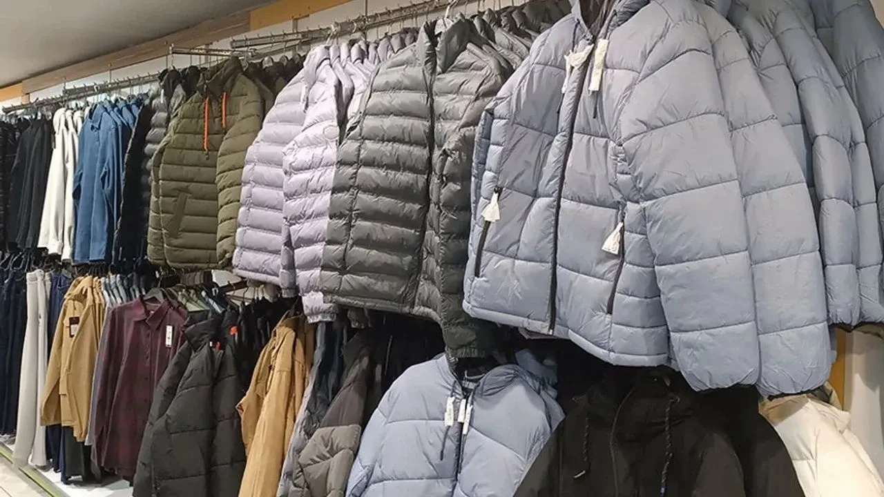 Giysilerin etiketindeki o küçük kumaş parçasının aslında "yama" için konmadığını biliyor muydunuz? Gerçek amacını duyunca çok şaşıracaksınız