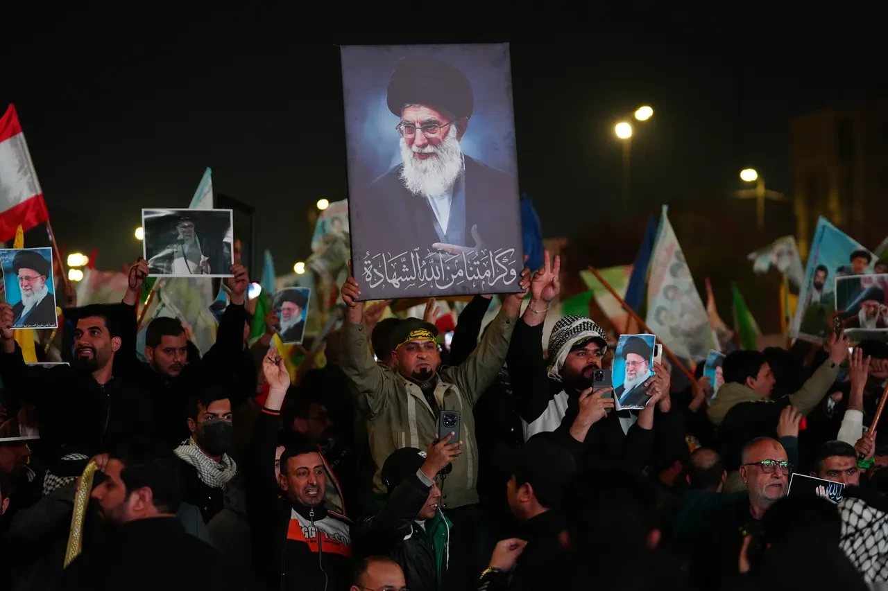 Hamaney'in öldürülmesi İran'da çatlakları gün yüzüne çıkardı: Yeni lider belirsizliği, Pezeşkiyan'a öfke