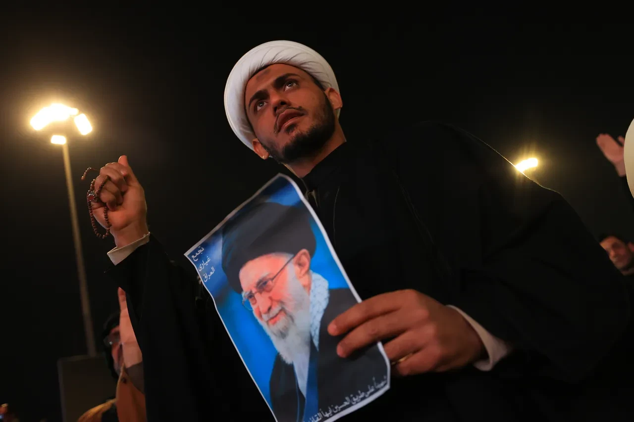 Hamaney'in öldürülmesi İran'da çatlakları gün yüzüne çıkardı: Yeni lider belirsizliği, Pezeşkiyan'a öfke