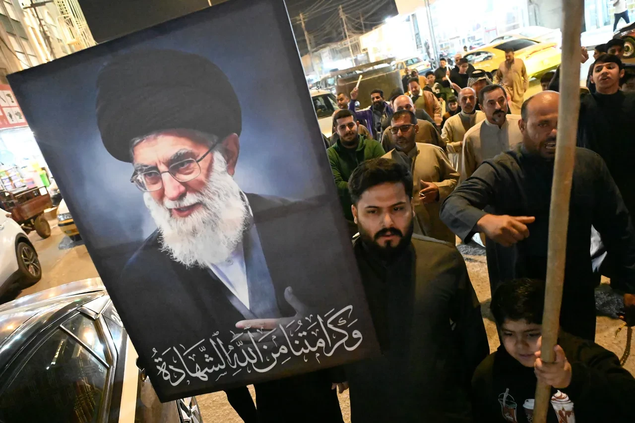 Hamaney'in öldürülmesi İran'da çatlakları gün yüzüne çıkardı: Yeni lider belirsizliği, Pezeşkiyan'a öfke