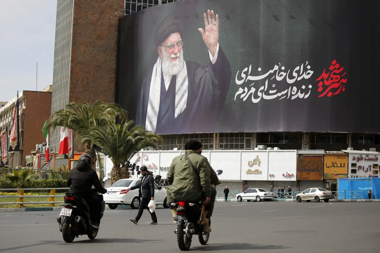 Hamaney'in öldürülmesi İran'da çatlakları gün yüzüne çıkardı: Yeni lider belirsizliği, Pezeşkiyan'a öfke