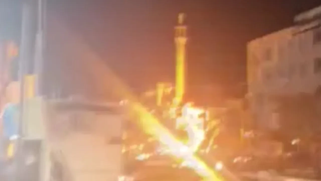 İran'da petrol sızıntısı felaketi: Yağmur suyu kanalına karıştı gece gündüze döndü