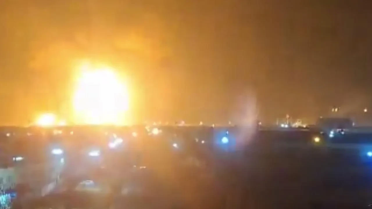 İsrail Tahran'da petrol tesisini bombaladı! İran Hayfa'da misilleme yaptı