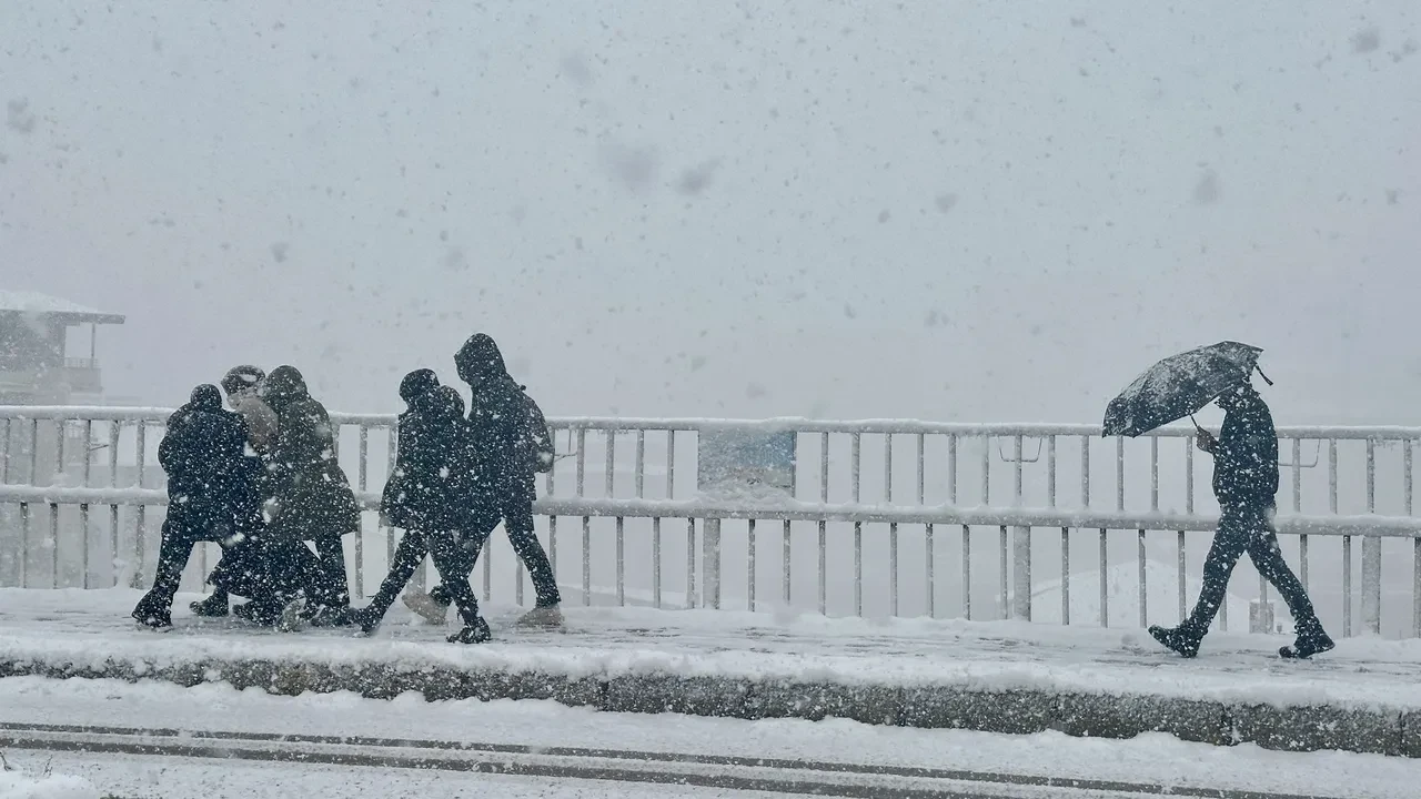 Meteoroloji sarı kodla uyardı! 12 ilde kar alarmı: Lapa lapa yağacak