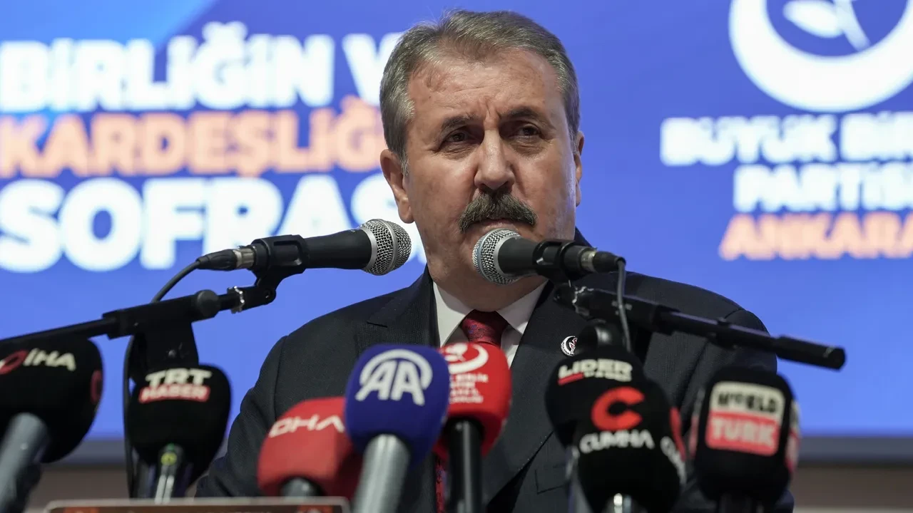 Mustafa Destici'den hükümete kadınlar için arife tatili çağrısı