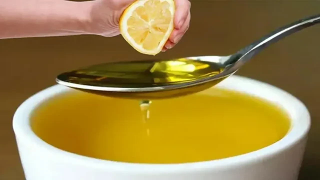 Sahurdan önce aç karnına bir yemek kaşığı zeytinyağı ve limon içerseniz! İnanılmaz sonuçlar