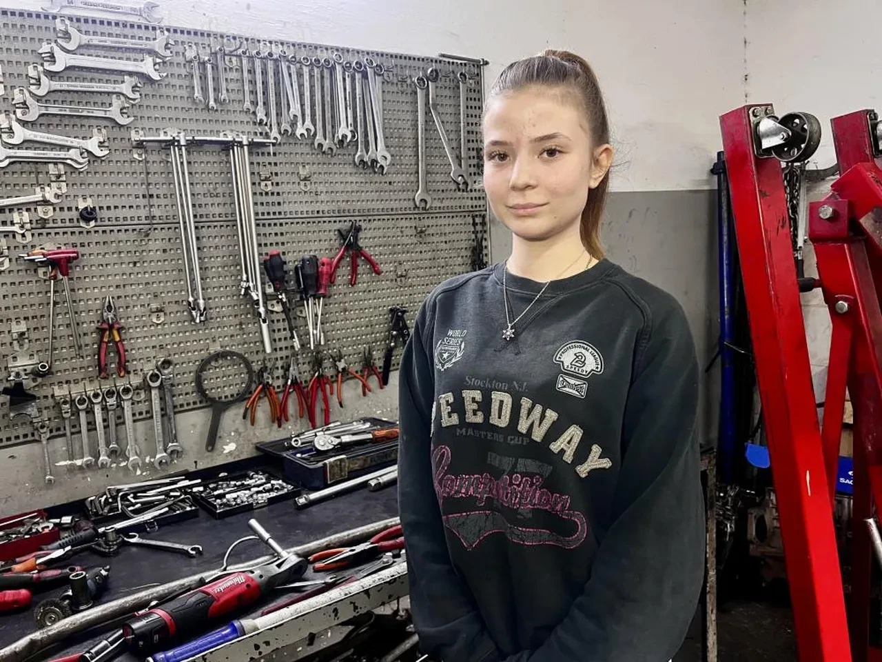 Sanayinin 17 yaşındaki kadın ustası: Antalyalı Selen, baba mesleğini devraldı, şanzıman söküp takıyor!