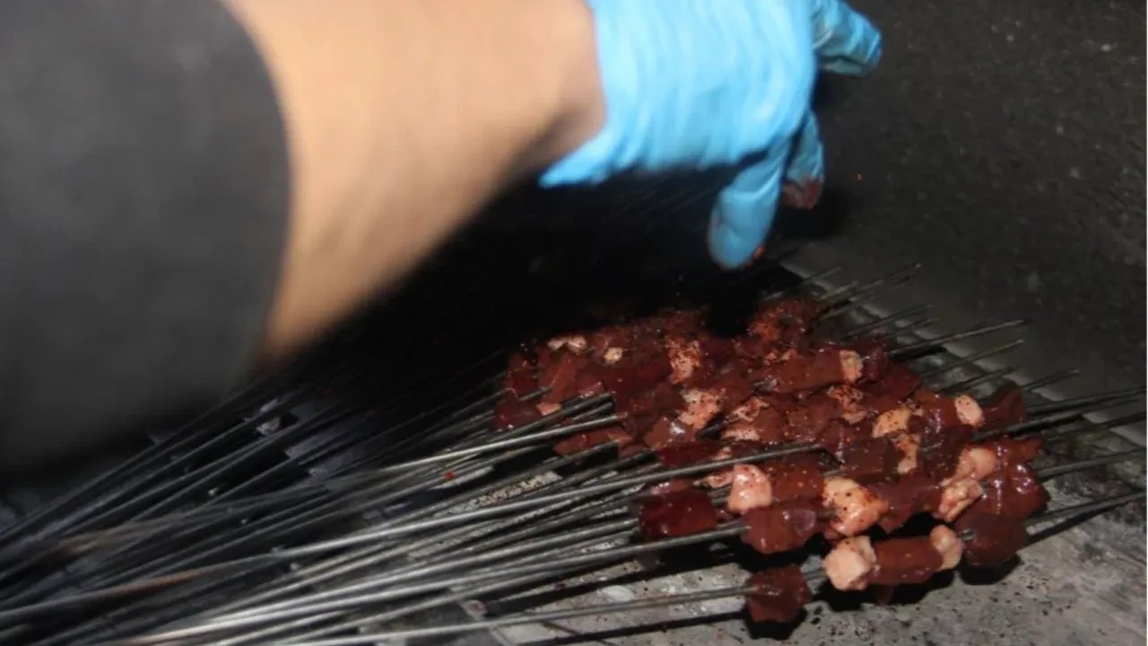 300 liraya satılıyor! Servis gece 00.00’da başlıyor! Günde beş ton tüketiliyor