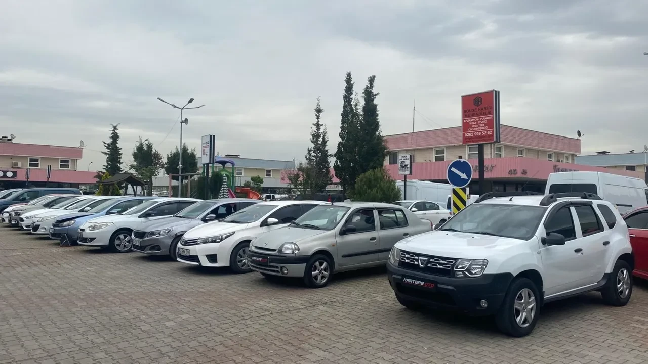 APP plaka ve orijinal karakterdeki plaka