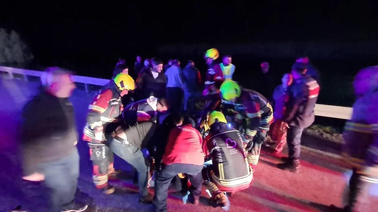 Balıkesir'de otomobil şarampole uçtu: 1 ölü, 5 yaralı