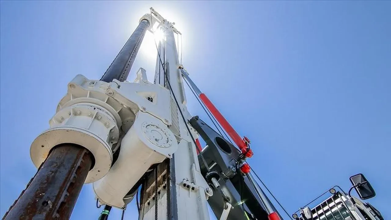 Benzin ve motorine zam beklenirken petrol fiyatları düştü! İşte ABD-İran savaşı ortasında güncel brent petrol fiyatı