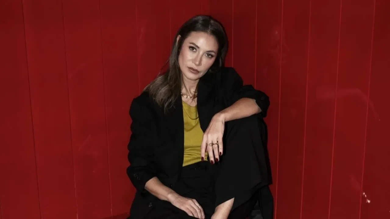 Giray Altınok’un Gustav dizisine sürpriz isim!  “Vespera” rolüyle Ece Dizdar Gustav oyuncu kadrosuna katıldı