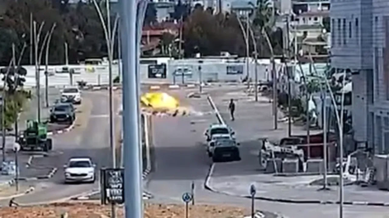 İran'ın İsrail'e saldırısının görüntüleri ortaya çıktı! Kentler misket bombası ile hedef alındı